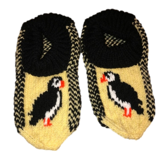 VINTAGE Hand Knit Puffin Bird Slippers Ladies 9.5 - 10 (Stretchy) Approx 10” - Picture 1 of 4